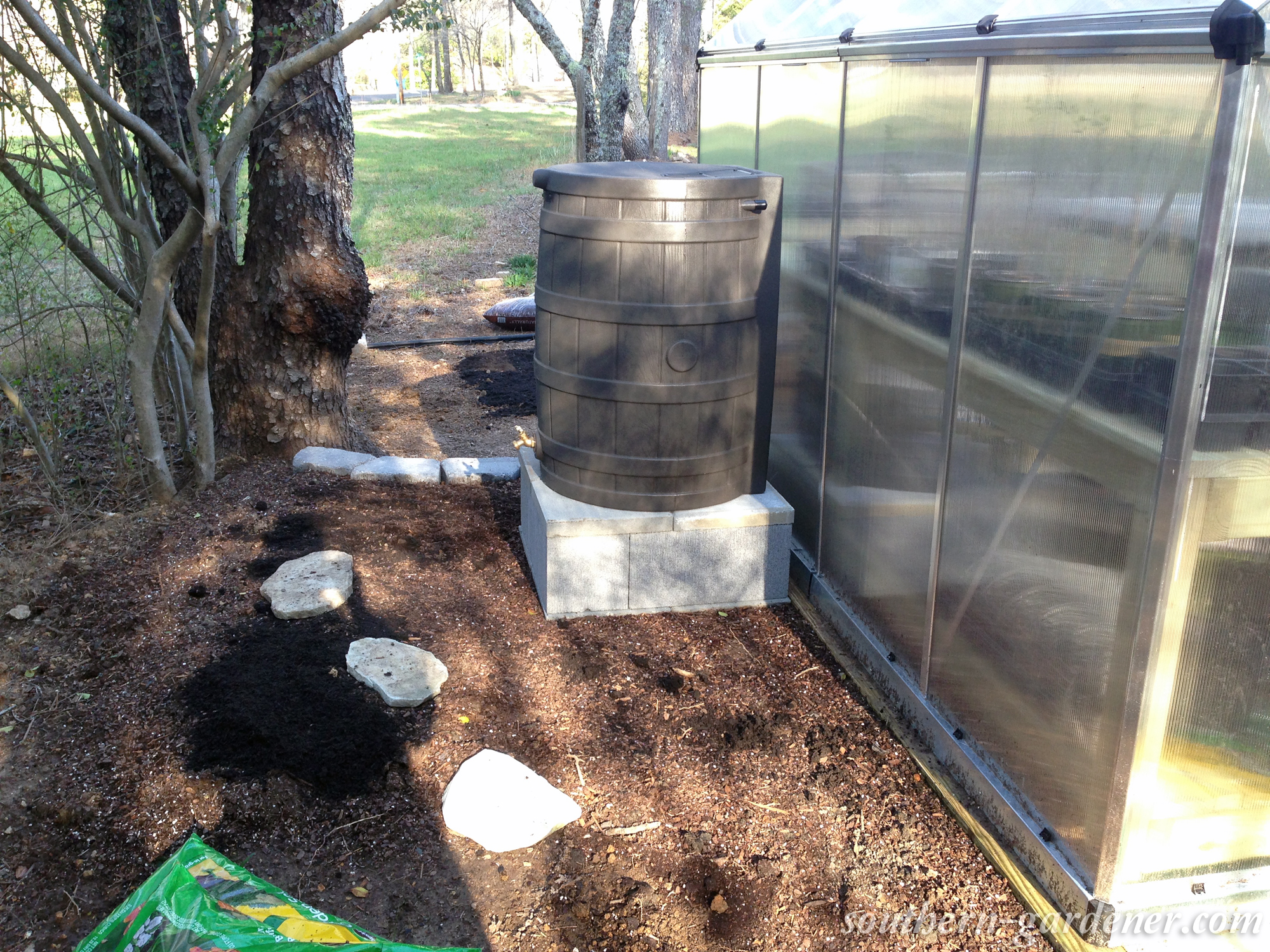 DIY Rain Barrel Stand – Southern GardenerDIY Rain Barrel Stand – Southern Gardener  